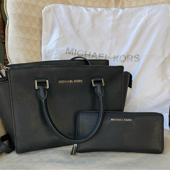 MICHAEL KORS Purse and Wallet Set - Picture 1 of 3
